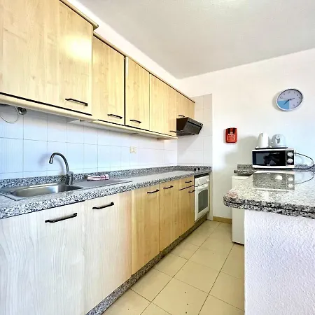 Estudio Bien Comunicado Con Wifi Y Terraza Em Tenerife Sur *