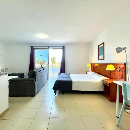 Estudio Bien Comunicado Con Wifi Y Terraza Em Tenerife Sur Apartment *