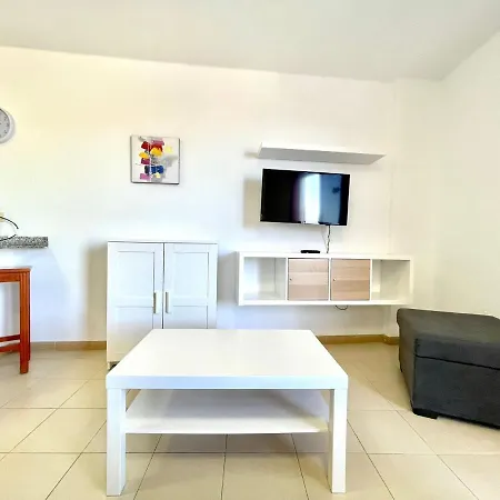 Estudio Bien Comunicado Con Wifi Y Terraza Em Tenerife Sur *