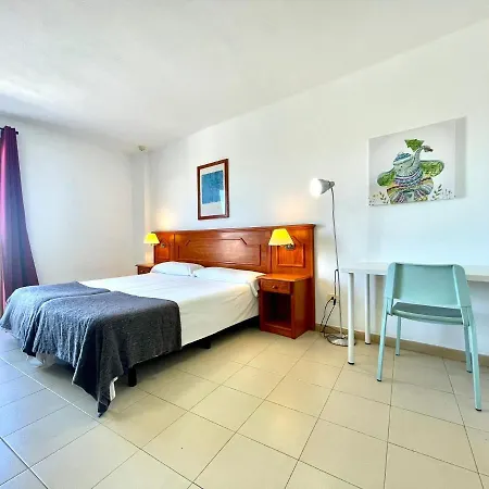 Estudio Bien Comunicado Con Wifi Y Terraza Em Tenerife Sur Lägenhet