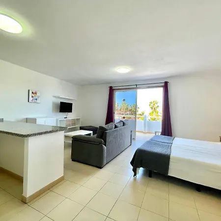 Estudio Bien Comunicado Con Wifi Y Terraza Em Tenerife Sur *